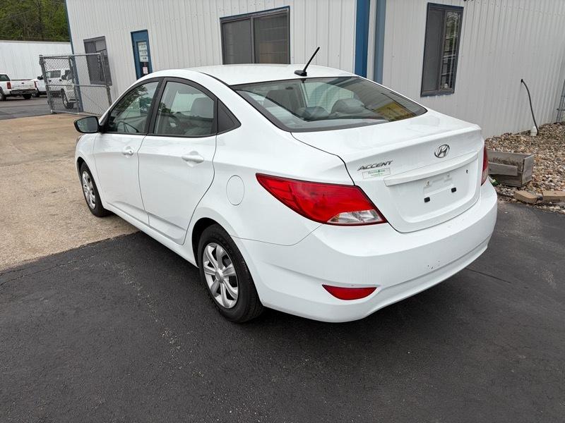 Hyundai Accent SE 4-Door 6A 2017