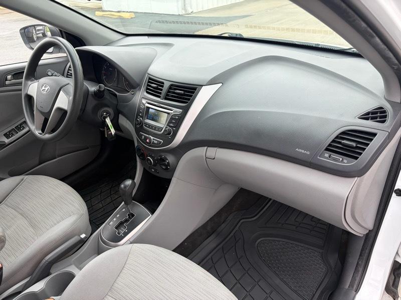 Hyundai Accent SE 4-Door 6A 2017