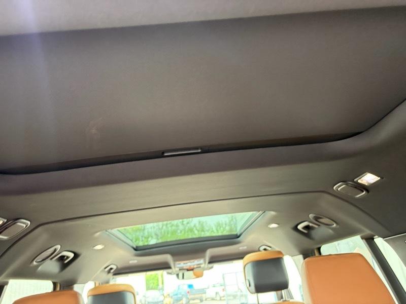 Land Rover Defender 130 SE 2023