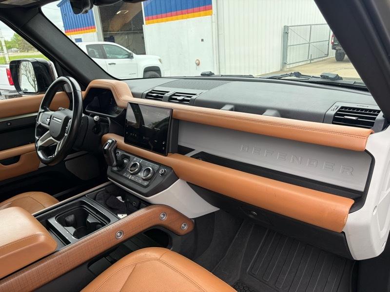 Land Rover Defender 130 SE 2023