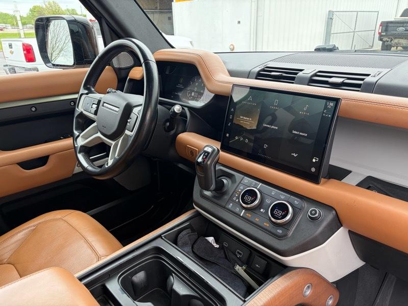 Land Rover Defender 130 SE 2023