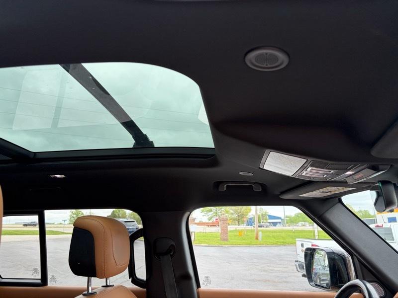 Land Rover Defender 130 SE 2023