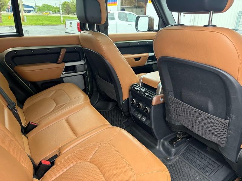 Land Rover Defender 130 SE 2023