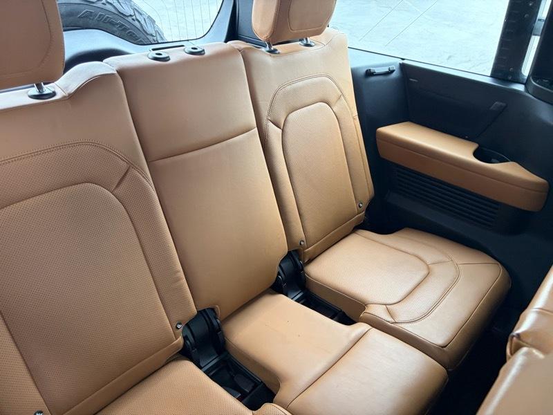 Land Rover Defender 130 SE 2023