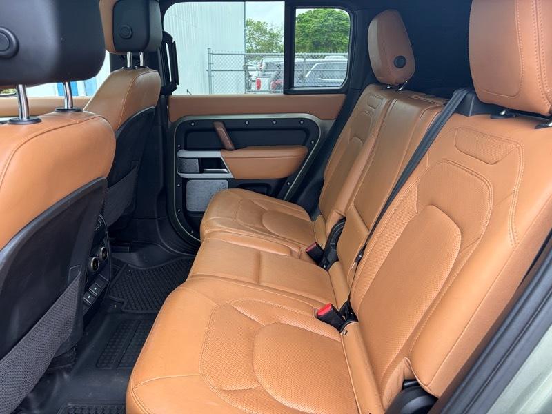 Land Rover Defender 130 SE 2023