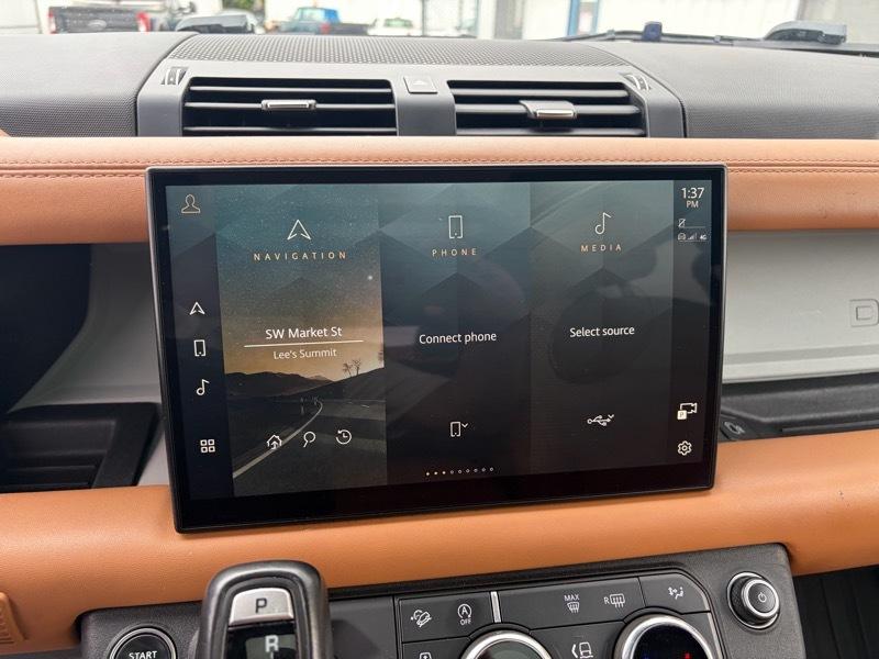 Land Rover Defender 130 SE 2023