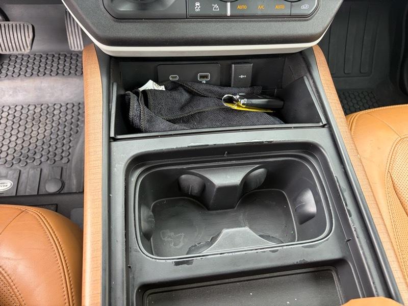 Land Rover Defender 130 SE 2023