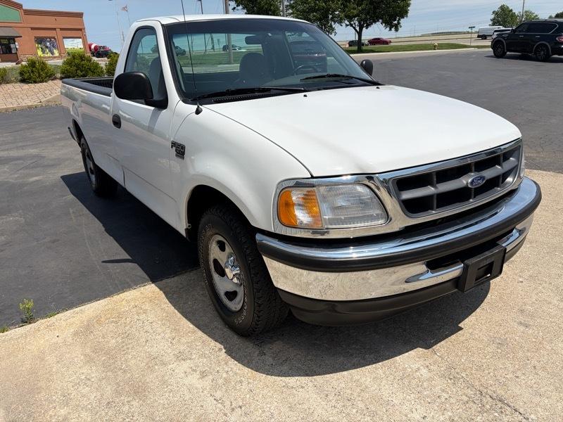 Ford F-150 Regular Cab 2WD 1998