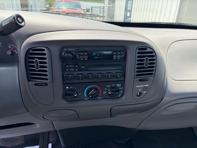 Ford F-150 Regular Cab 2WD 1998