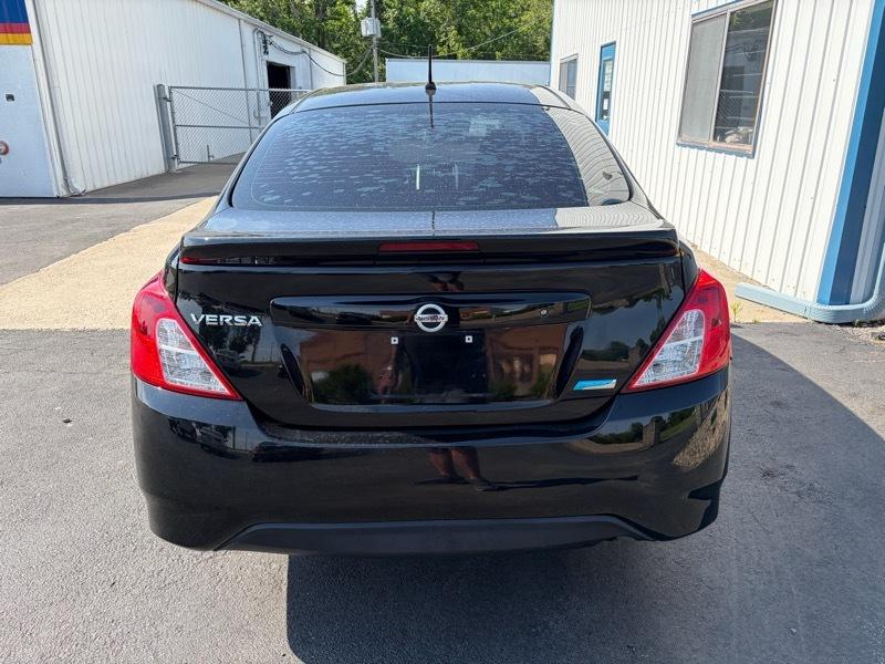 Nissan Versa 1.6 S 5M 2016
