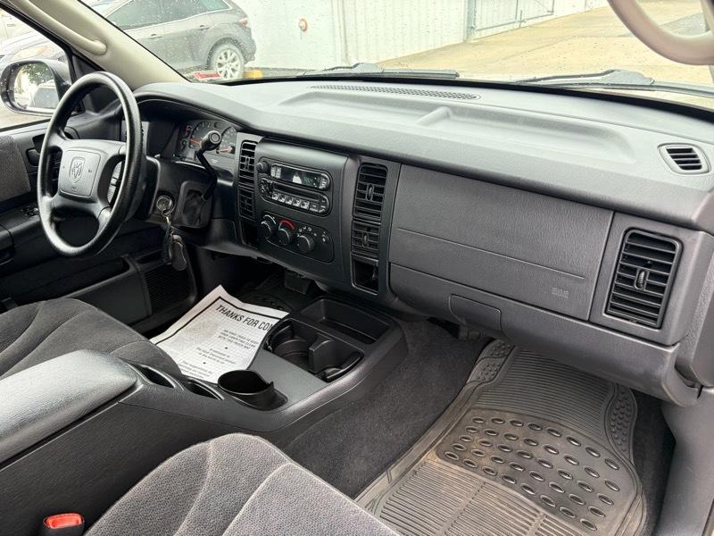 Dodge Dakota SLT Quad Cab 2WD 2004