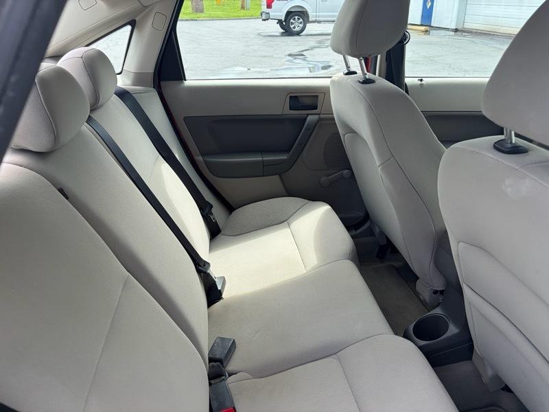 Ford Focus S Sedan 2010