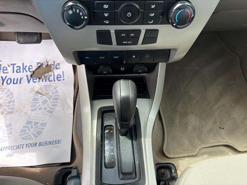 Ford Focus S Sedan 2010