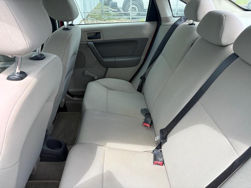 Ford Focus S Sedan 2010