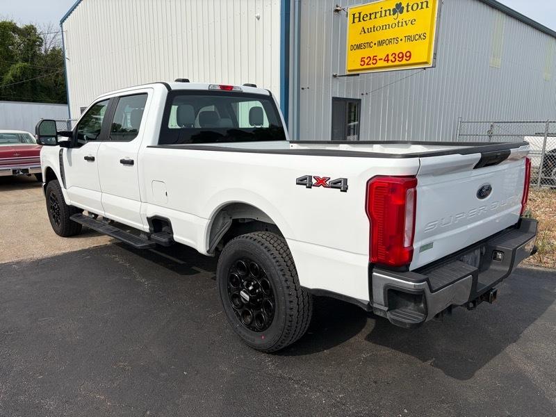 Ford F-250 SD XL Crew Cab 4WD 2024