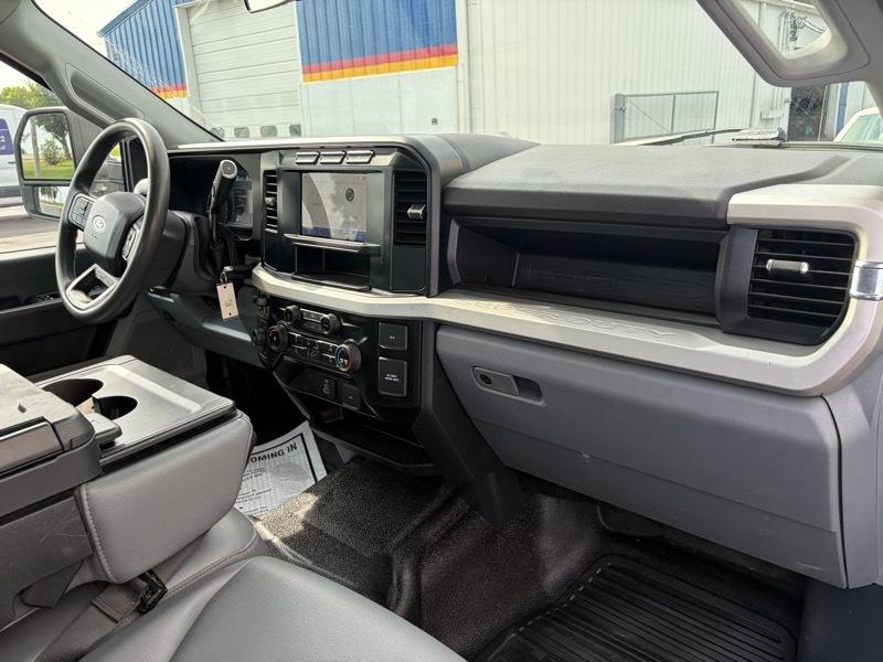 Ford F-250 SD XL Crew Cab 4WD 2024