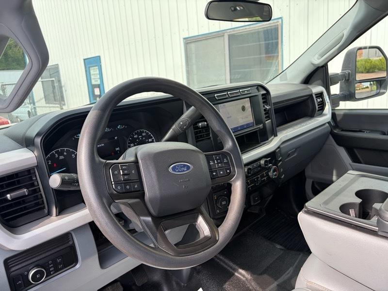 Ford F-250 SD XL Crew Cab 4WD 2024