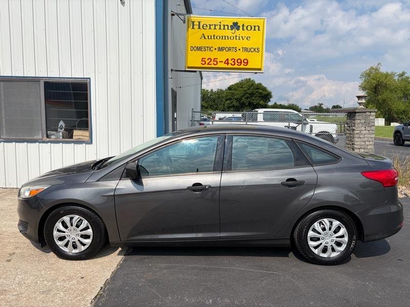 Ford Focus S Sedan 2016