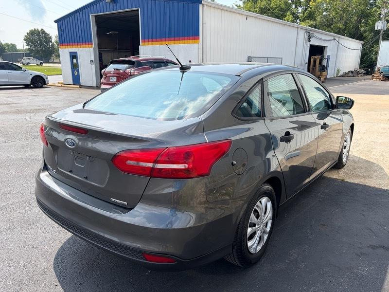 Ford Focus S Sedan 2016