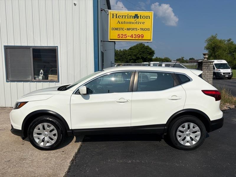 Nissan Rogue Sport S 2019