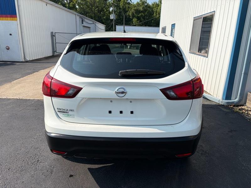 Nissan Rogue Sport S 2019