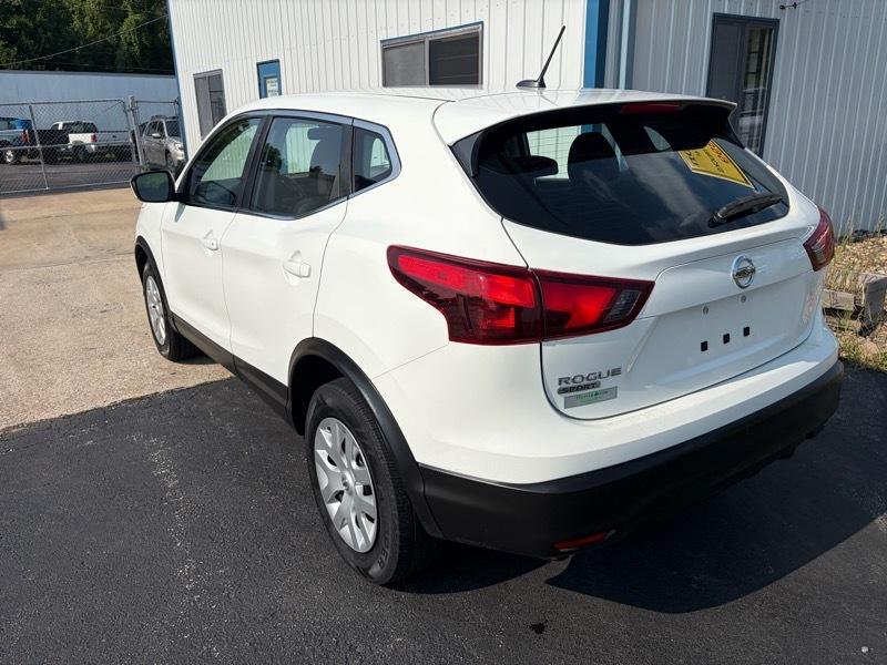 Nissan Rogue Sport S 2019