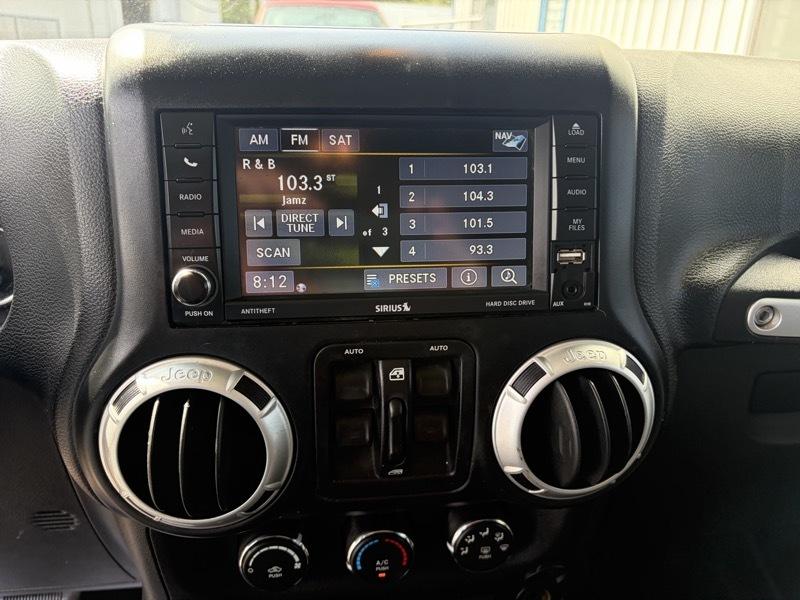 Jeep Wrangler Unlimited Sahara 4WD 2015