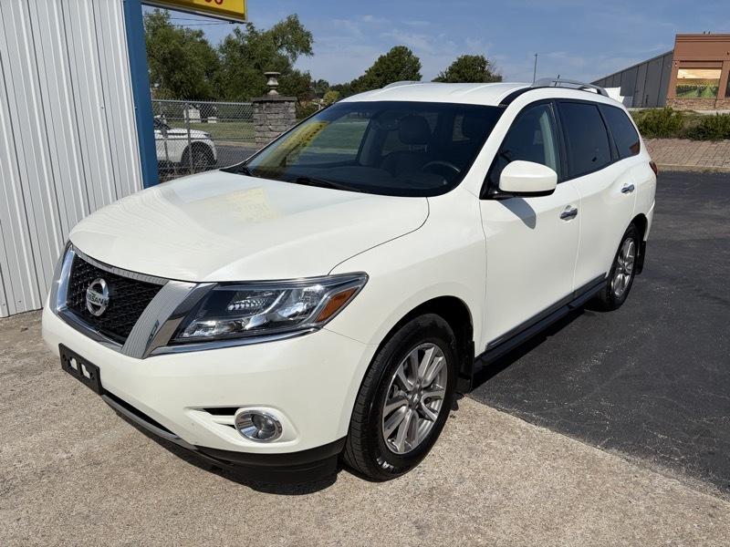 Nissan Pathfinder SV 4WD 2015