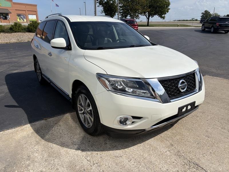 Nissan Pathfinder SV 4WD 2015