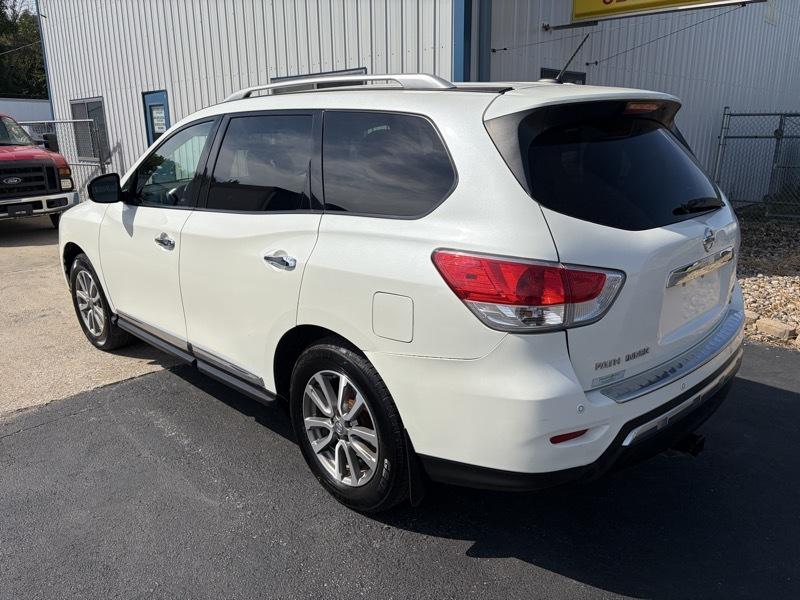 Nissan Pathfinder SV 4WD 2015