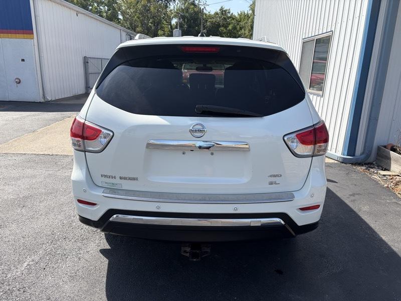 Nissan Pathfinder SV 4WD 2015