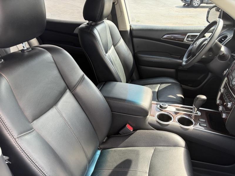 Nissan Pathfinder SV 4WD 2015