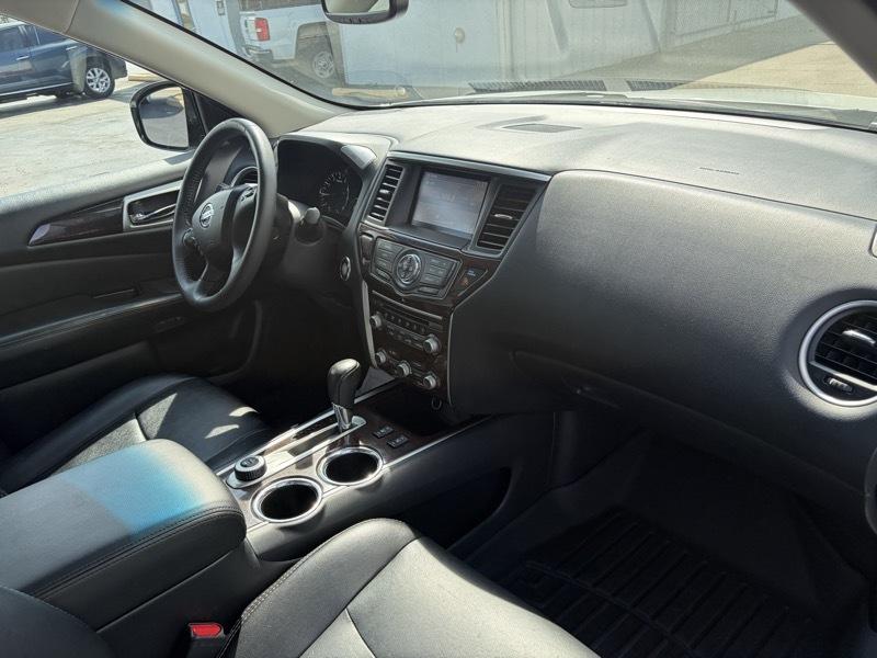 Nissan Pathfinder SV 4WD 2015