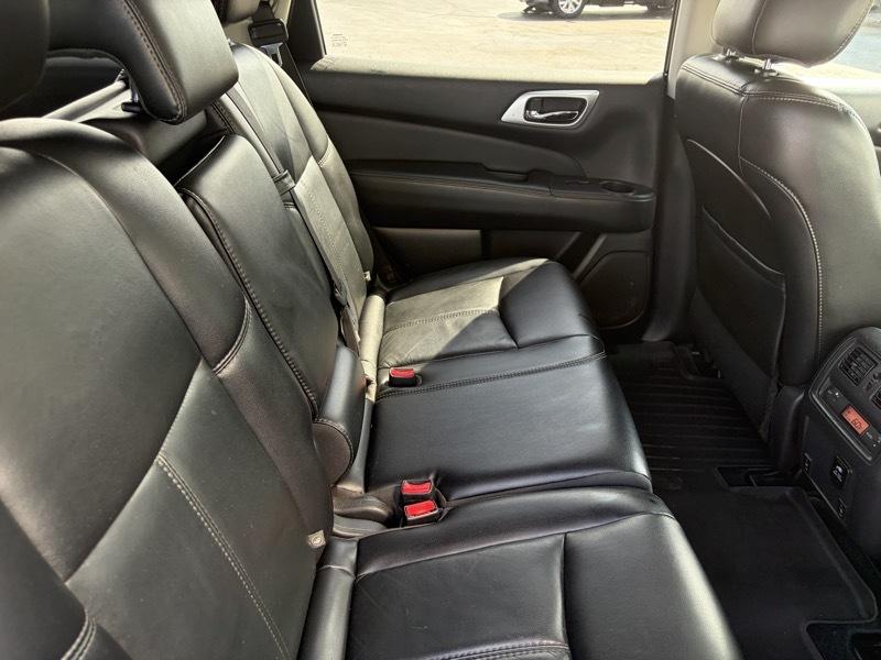 Nissan Pathfinder SV 4WD 2015