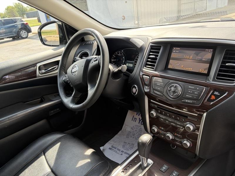Nissan Pathfinder SV 4WD 2015