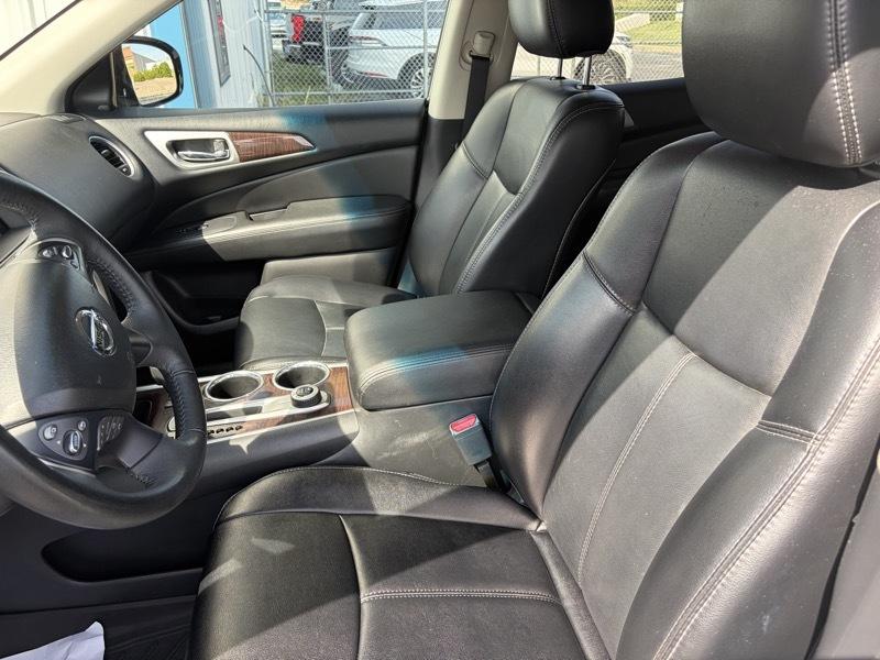 Nissan Pathfinder SV 4WD 2015
