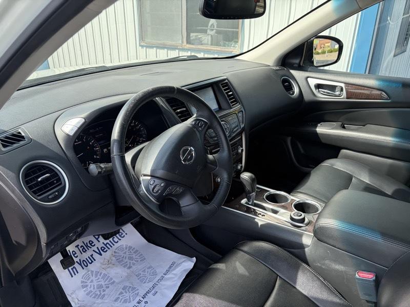 Nissan Pathfinder SV 4WD 2015