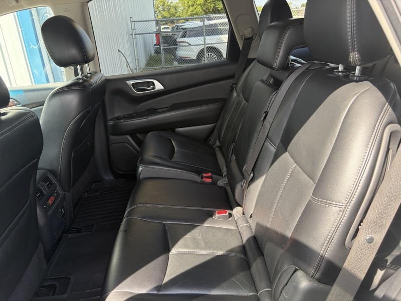Nissan Pathfinder SV 4WD 2015