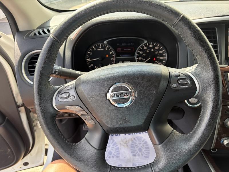 Nissan Pathfinder SV 4WD 2015