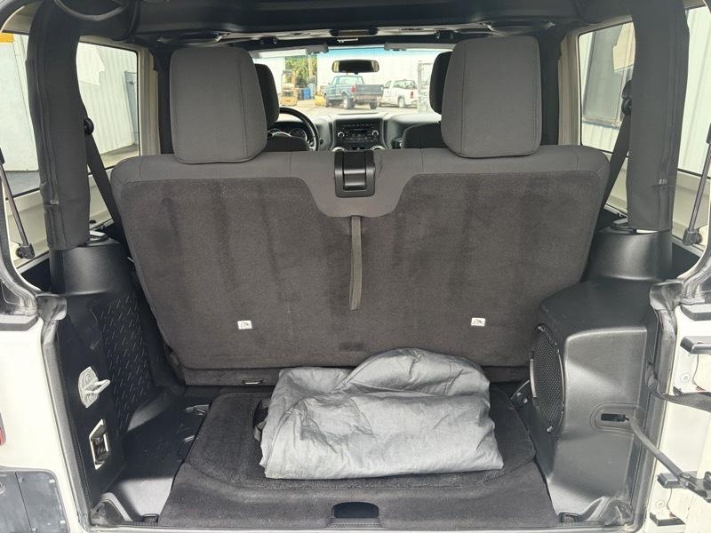 Jeep Wrangler Sahara 4WD 2012