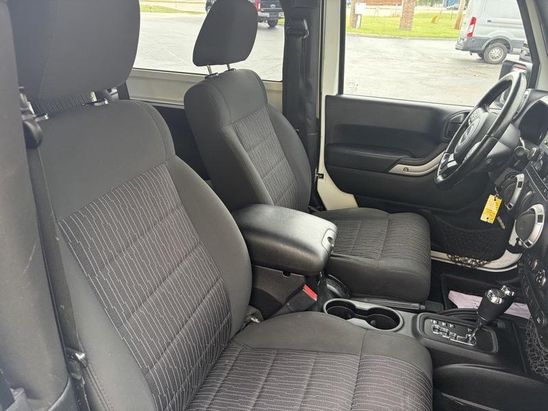 Jeep Wrangler Sahara 4WD 2012