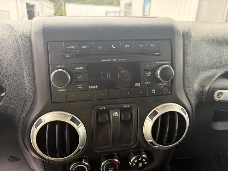Jeep Wrangler Sahara 4WD 2012