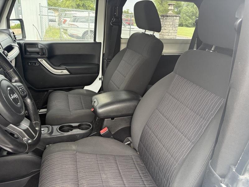 Jeep Wrangler Sahara 4WD 2012