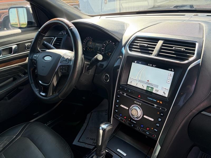 Ford Explorer photo 8