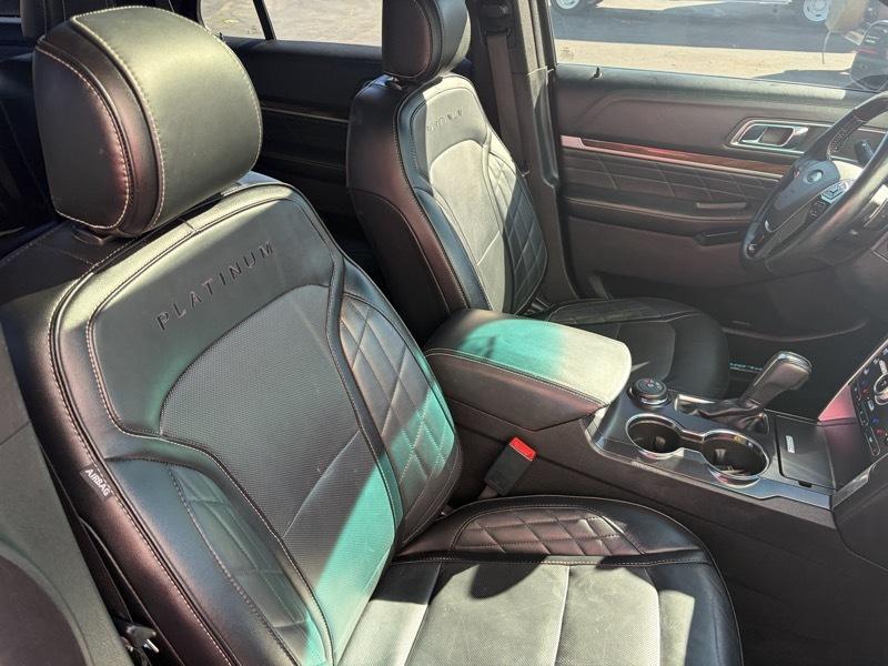 Ford Explorer photo 9