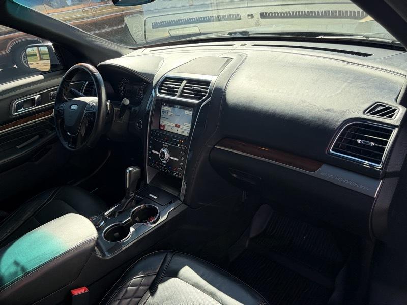 Ford Explorer photo 10