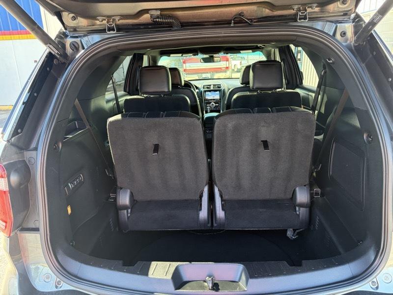 Ford Explorer photo 11