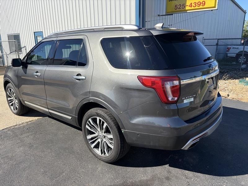 Ford Explorer photo 12