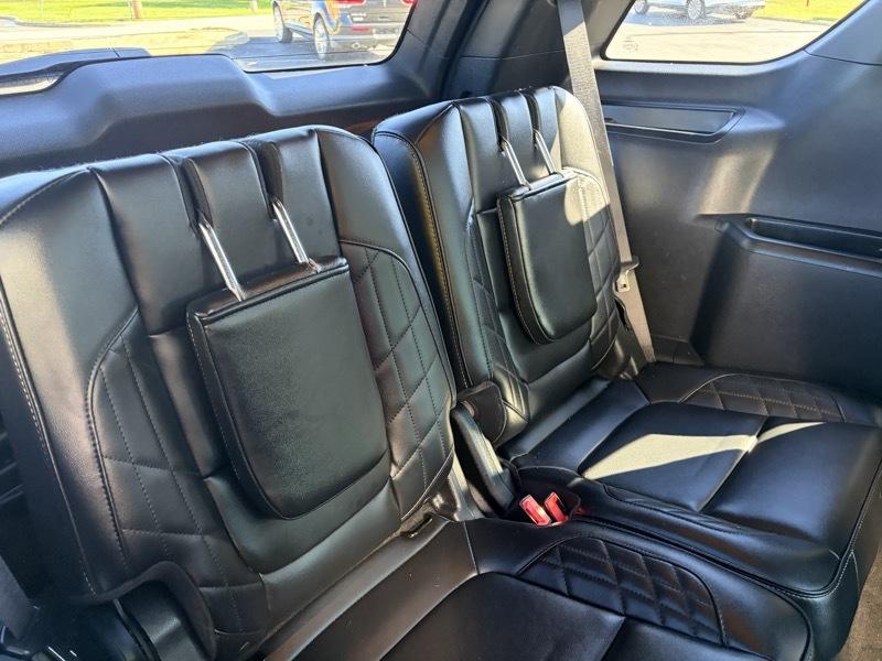 Ford Explorer photo 14