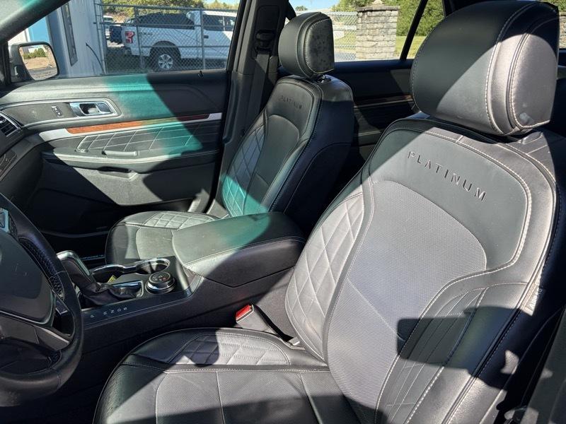 Ford Explorer photo 17